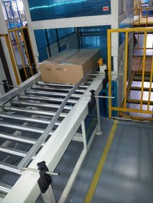 托盤式連續(xù)升降機 優(yōu)化貨物進出口效率的關(guān)鍵設(shè)備